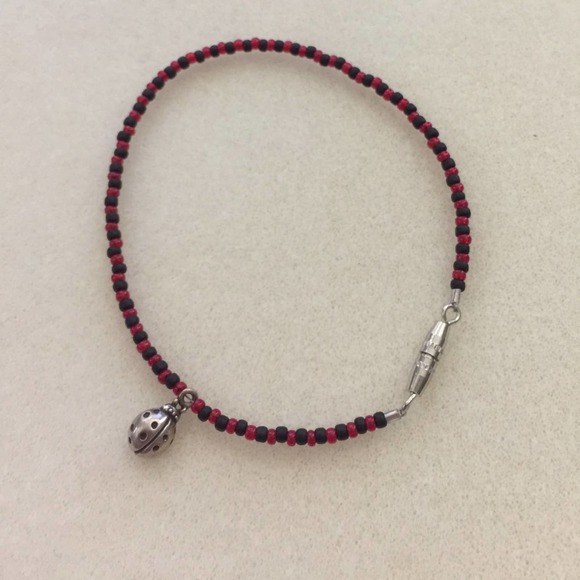 Handmade ladybug bracelet beaded charm - Picture 1 of 2
